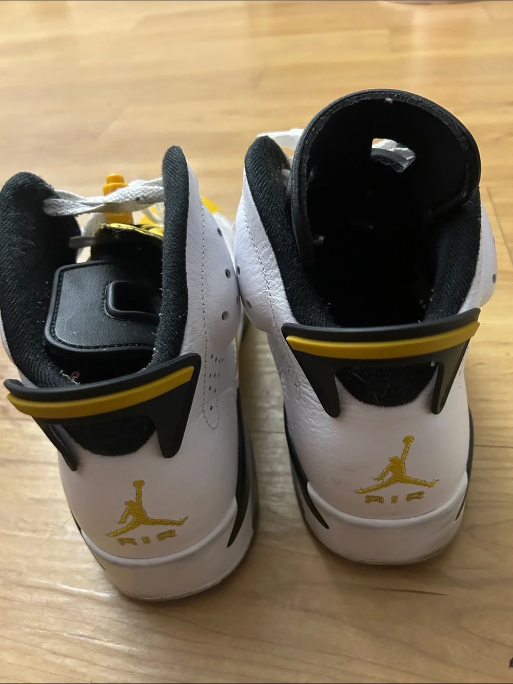 Air Jordan 6 Retro Men’s 9.5 /womens 11  white yellow ochre